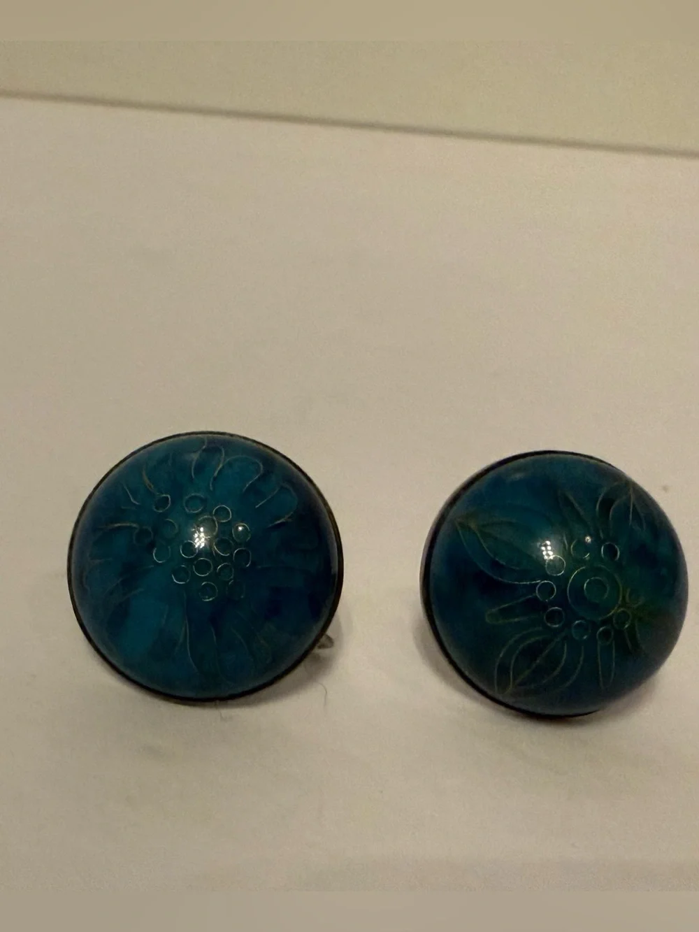 VINTAGE STERLING SILVER SCREWBACK EARRINGS MISMATCH PAIR BLUE DOME SILVER INLAY